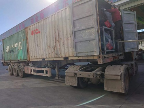 土耳其客戶柴油機(jī)裝柜發(fā)貨